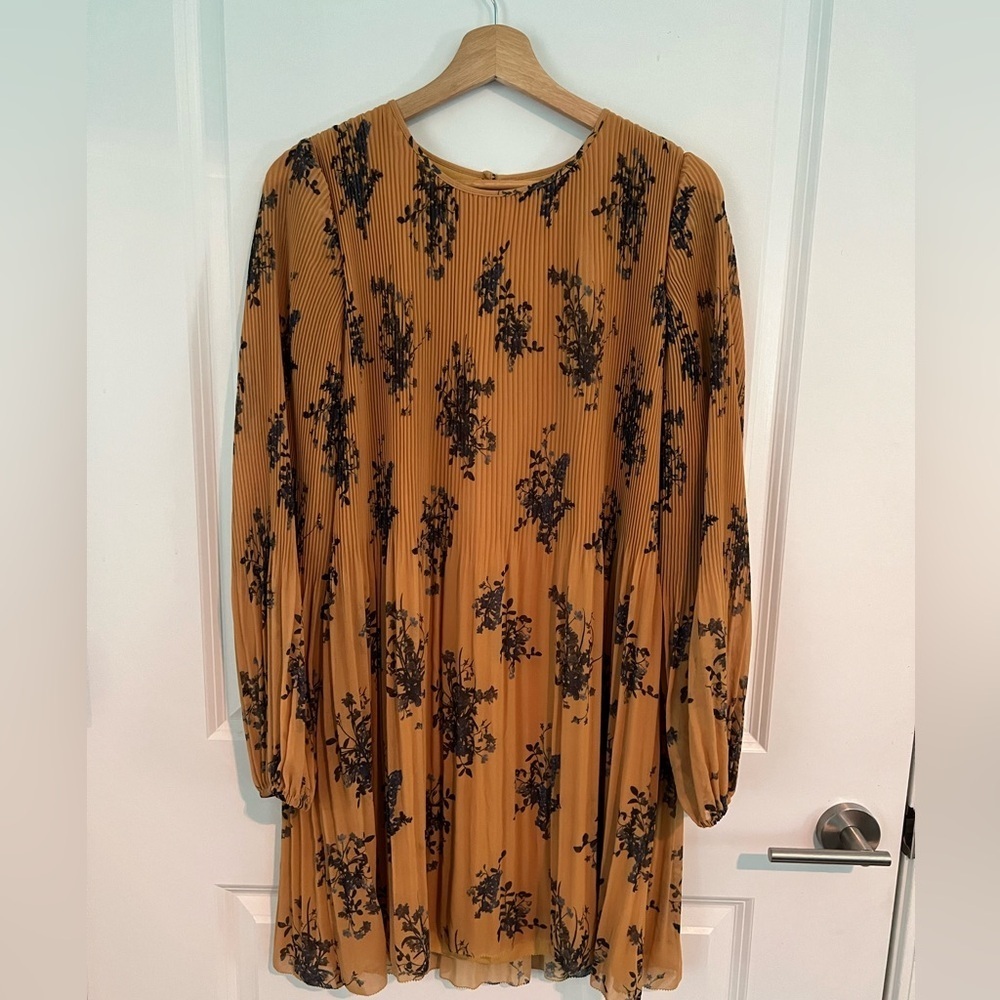 Aritzia Wilfred Daydreamer Mini Fall/Autumn Dress Pleated Chiffon